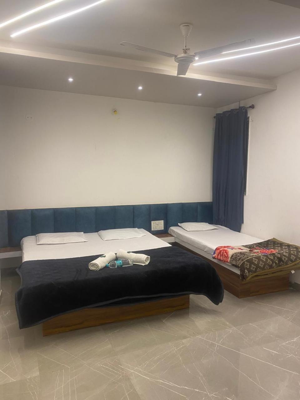 Maharaja Guest House Nashikkar Akalkot Екстериор снимка