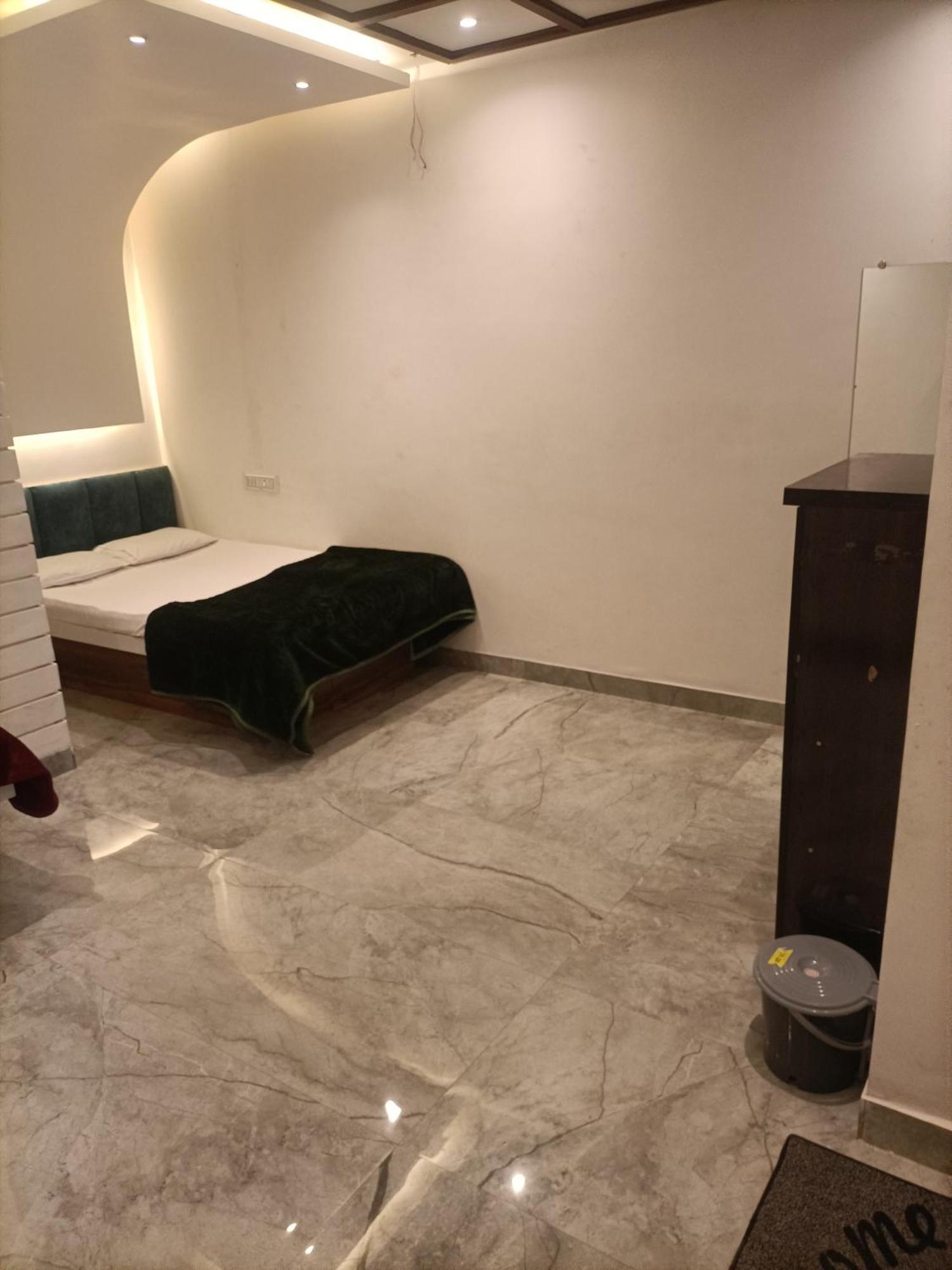Maharaja Guest House Nashikkar Akalkot Екстериор снимка